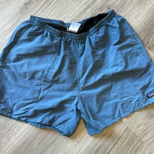 Men’s 5” Patagonia baggies shorts.